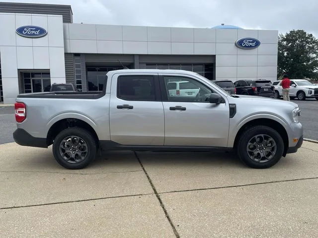 Used 2024 Silver Ford XLT image 2