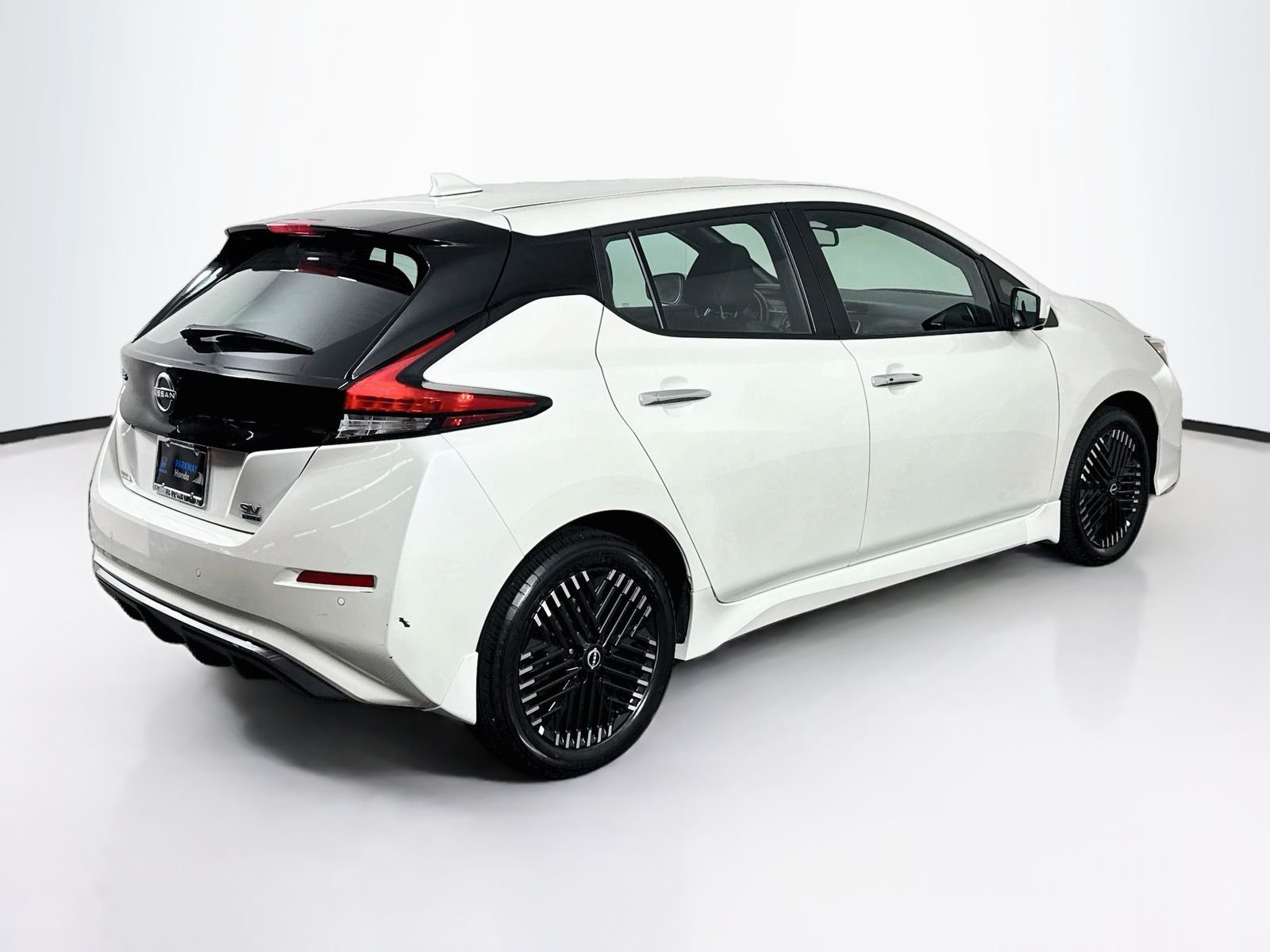Used 2023 White Nissan SV Plus image 25