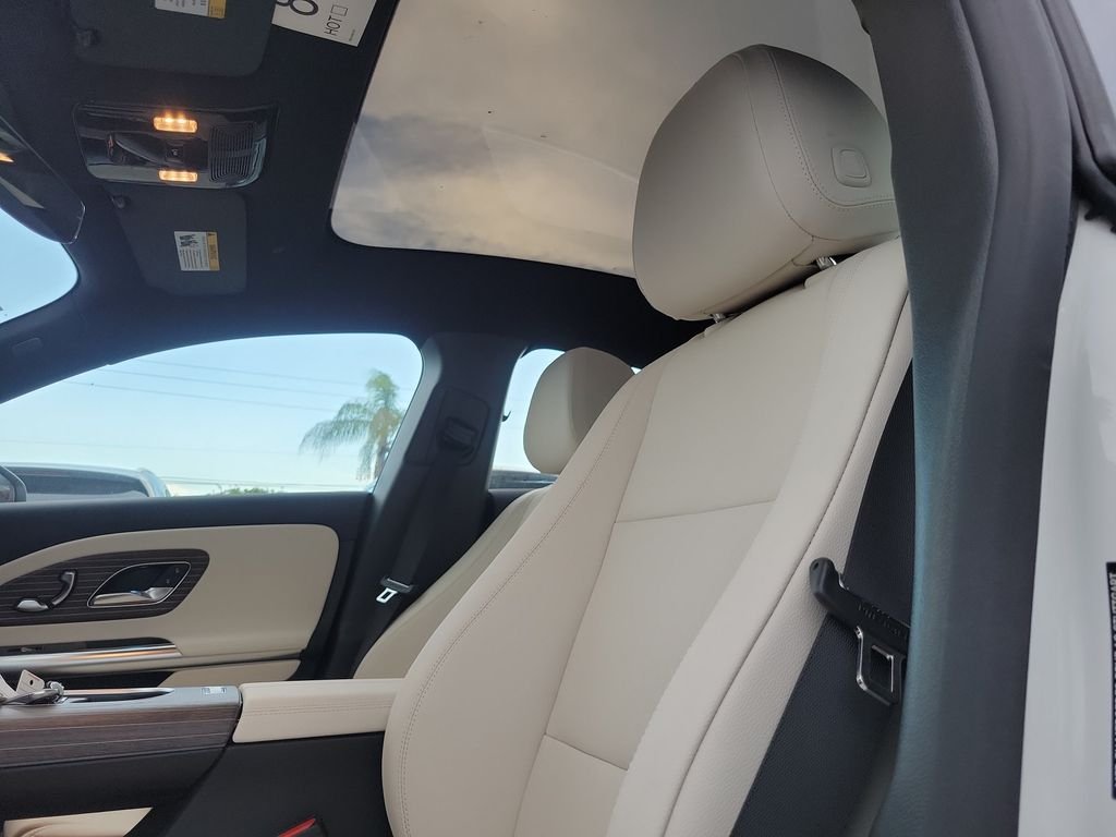 New 2027 Polar White Mercedes-Benz CLA 220 image 20
