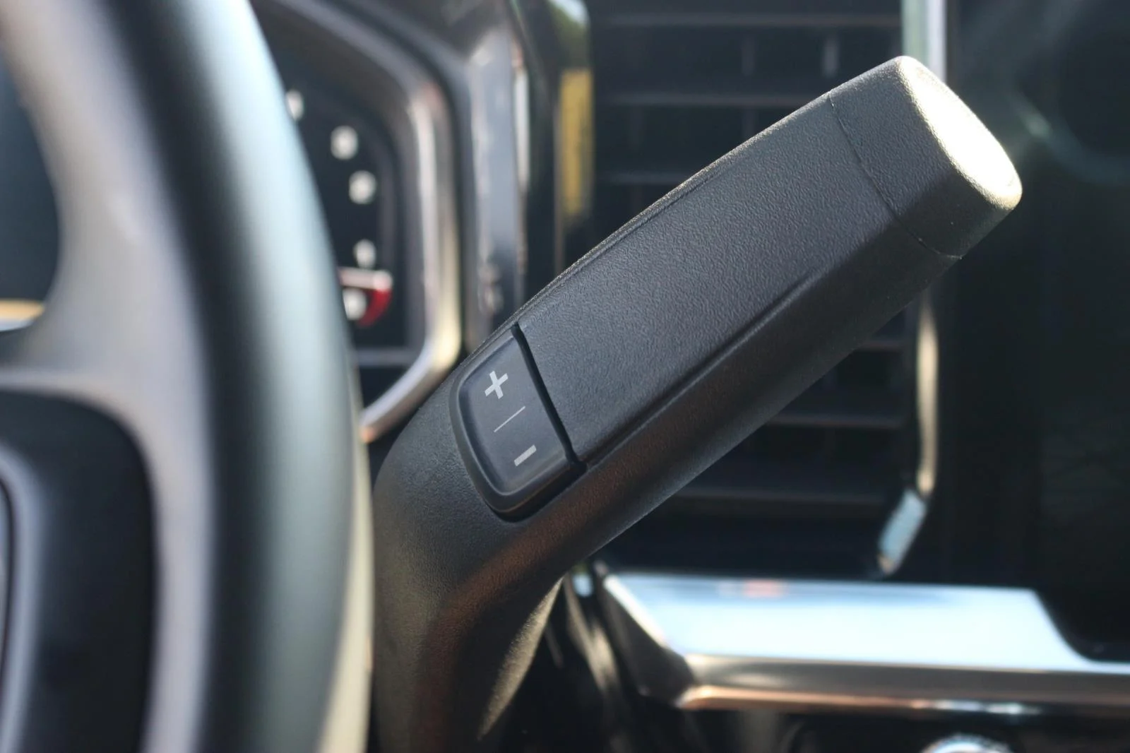 Used 2023 Summit White GMC Elevation image 30