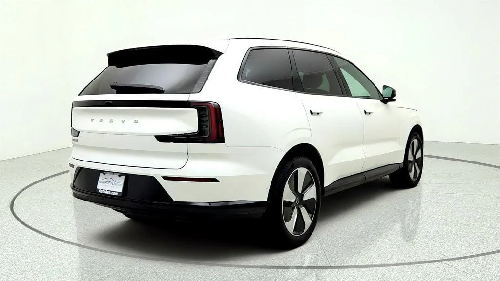 Used 2025 Crystal White Metallic Volvo Twin Motor Plus 6-Seater image 5