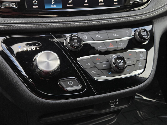 2026 Chrysler Pacifica Select - Photo 12