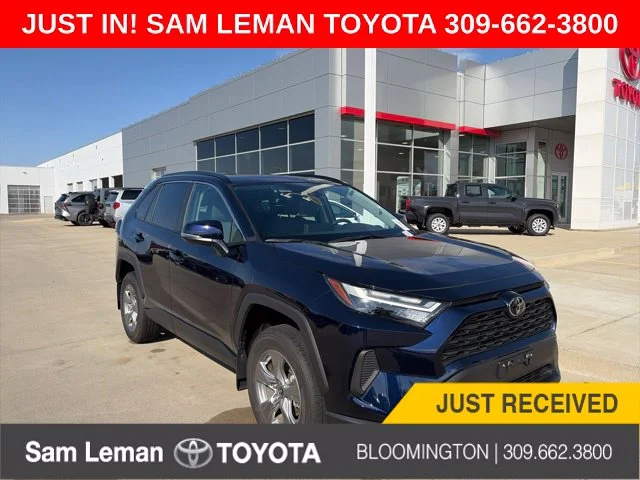 Used 2025  Toyota XLE image 1