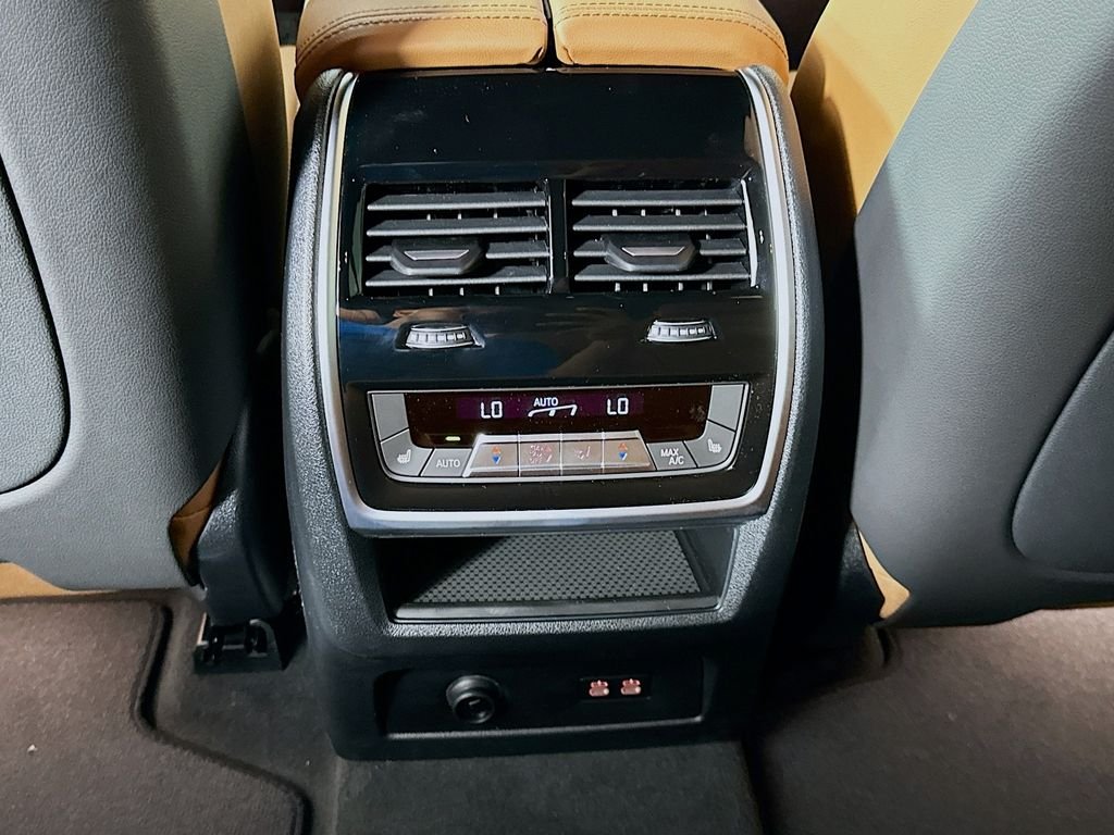 New 2026 Carbon Black Metallic BMW xDrive40i image 18