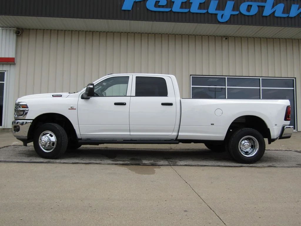 New 2026 Bright White Clear-Coat Exterior Paint RAM Tradesman image 11