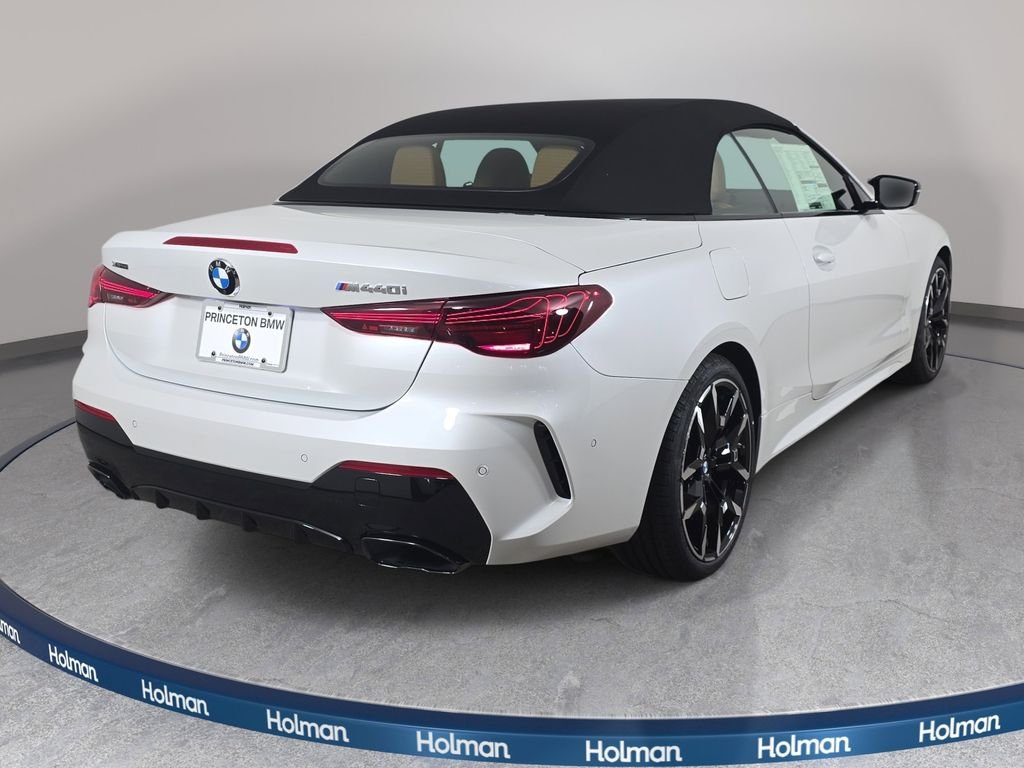 New 2027 Mineral White Metallic BMW M440i xDrive image 5