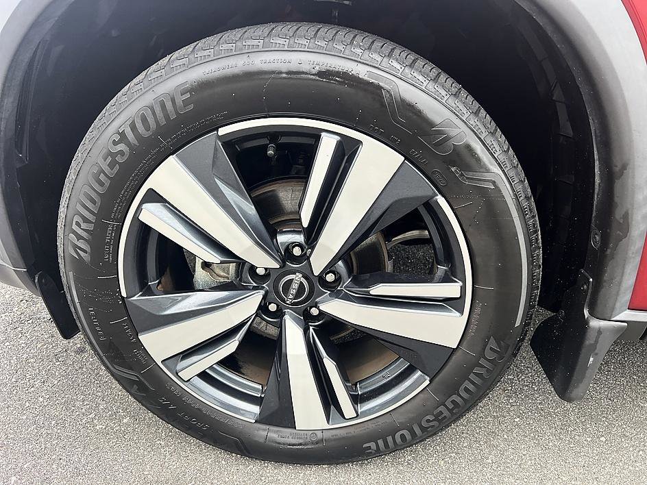 Used 2023 Scarlet Ember Tintcoat Nissan SL image 9
