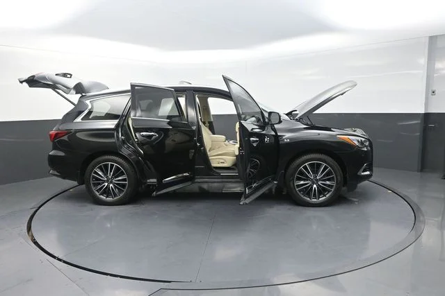 Used 2019 Black INFINITI LUXE image 38