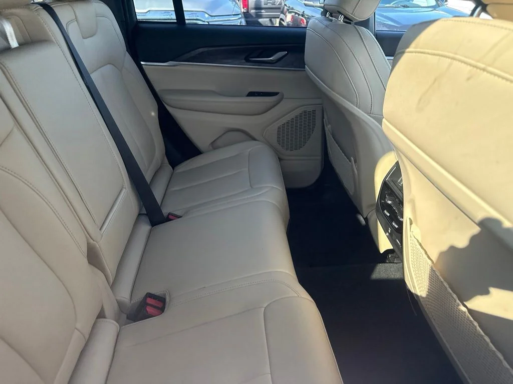 Used 2023 White Jeep Limited image 22