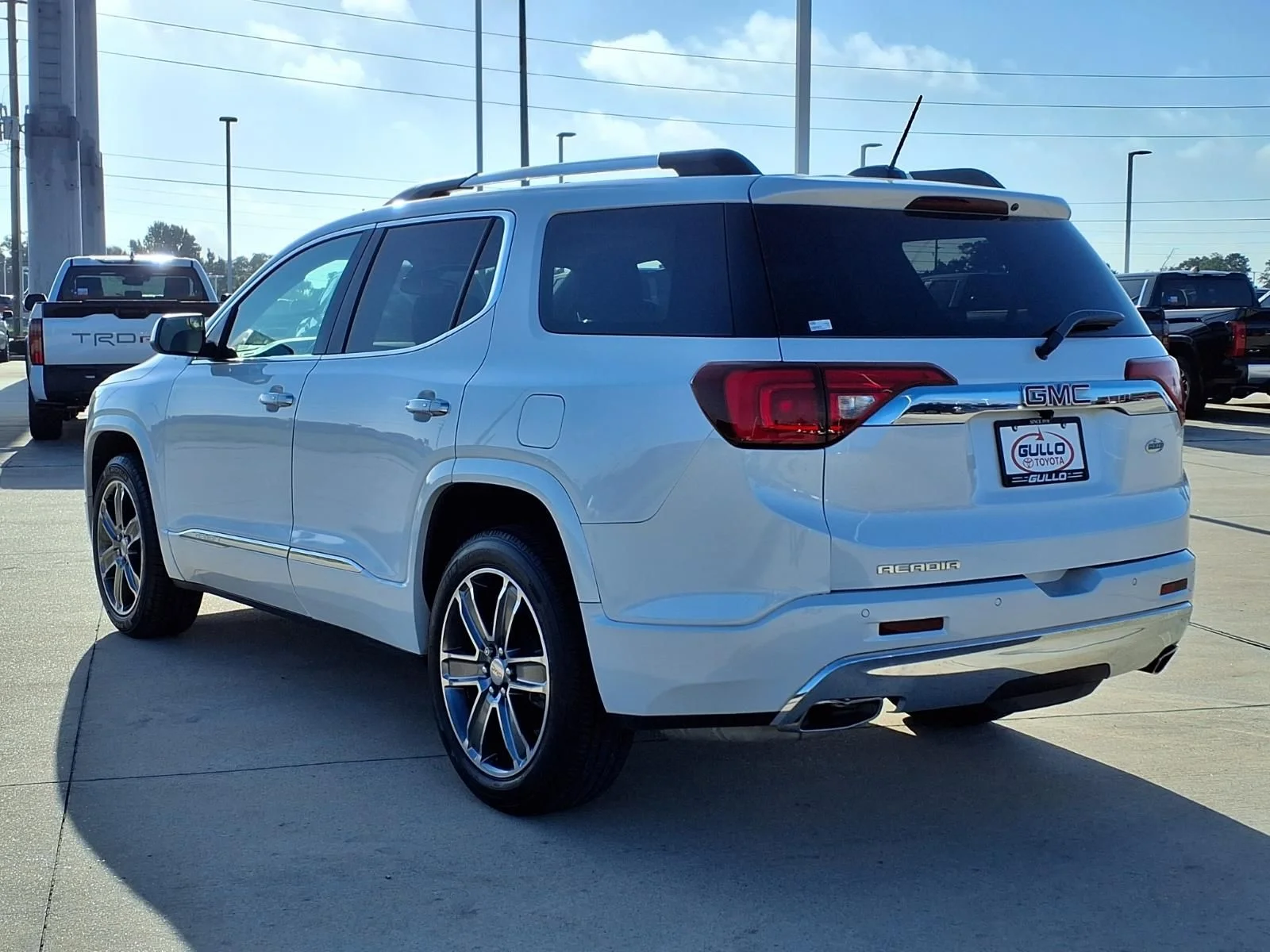 Used 2017 White GMC Denali image 2