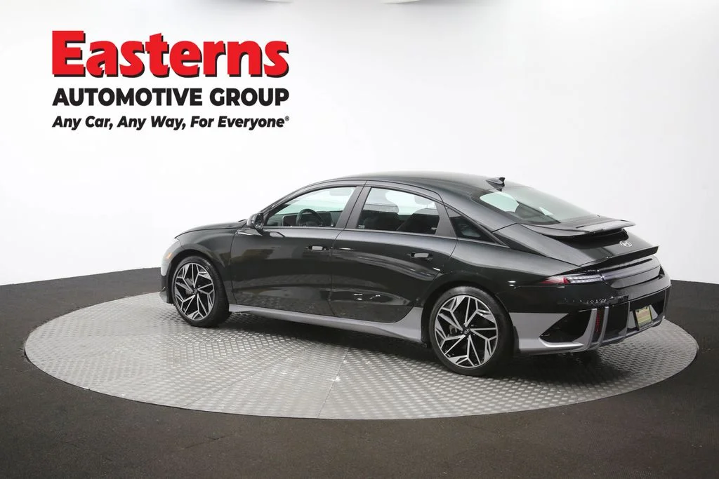 Used 2023 Green Hyundai SEL image 63