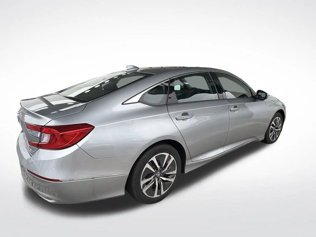 Used 2020 Lunar Silver Metallic Honda Touring image 4