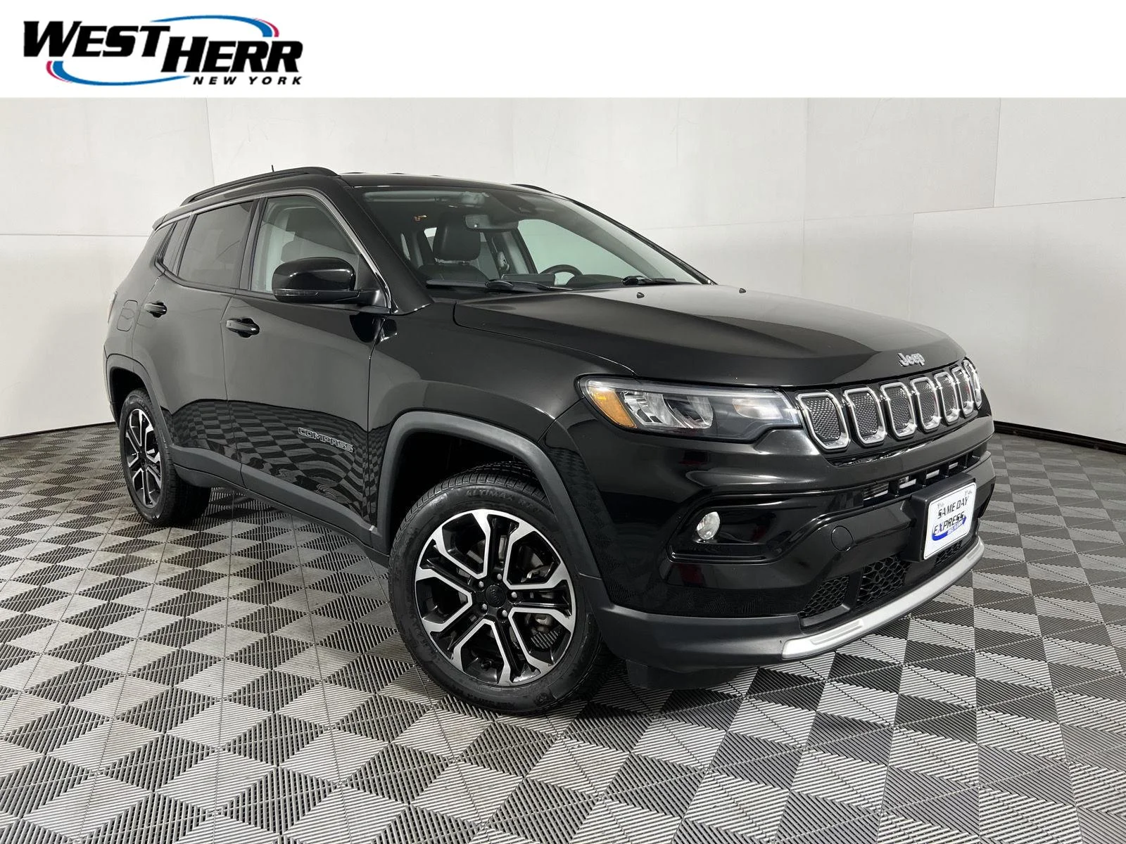 Used 2022 Diamond Black Crystal Pearlcoat Jeep Limited image 1