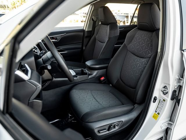 Used 2025 Ice Cap Toyota XLE image 14