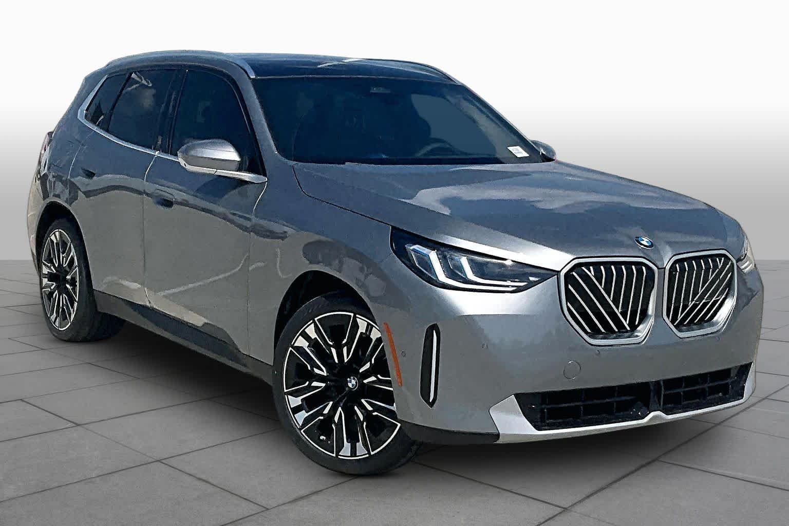 Used 2026 Skyscraper Grey Metallic BMW 30 xDrive image 2