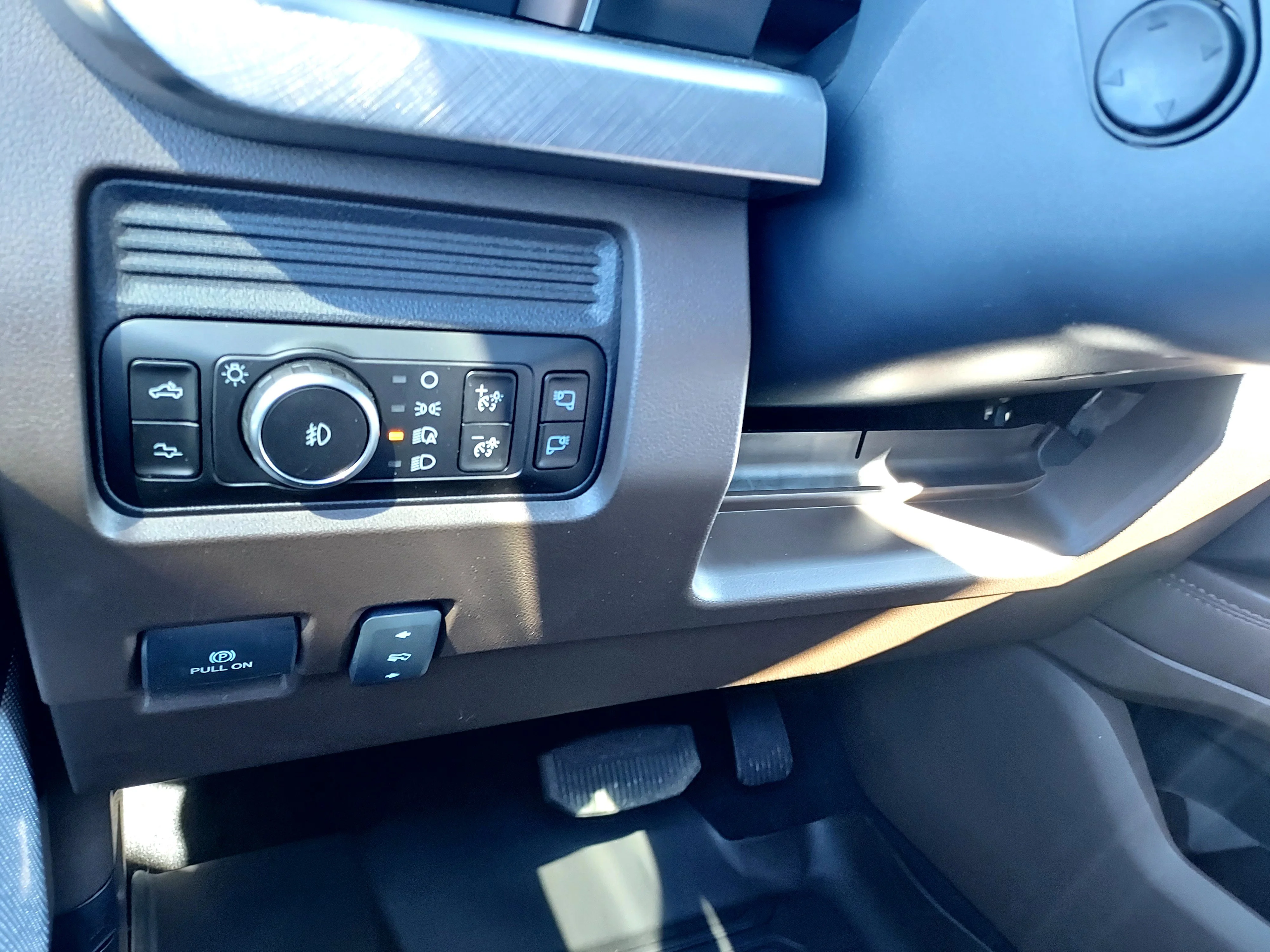 New 2026 Ruby Red Metallic Tinted Clearcoat Ford King Ranch image 44