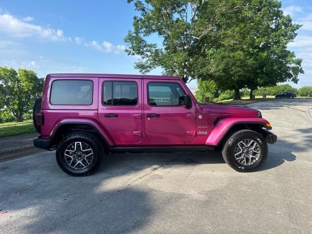 Used 2024  Jeep Sahara image 9
