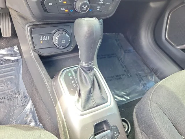 Used 2022 White Jeep Sport image 33
