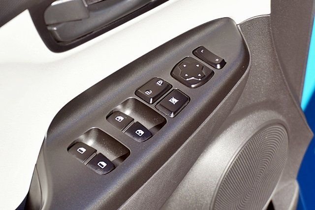 Used 2023 Green Hyundai SEL image 22