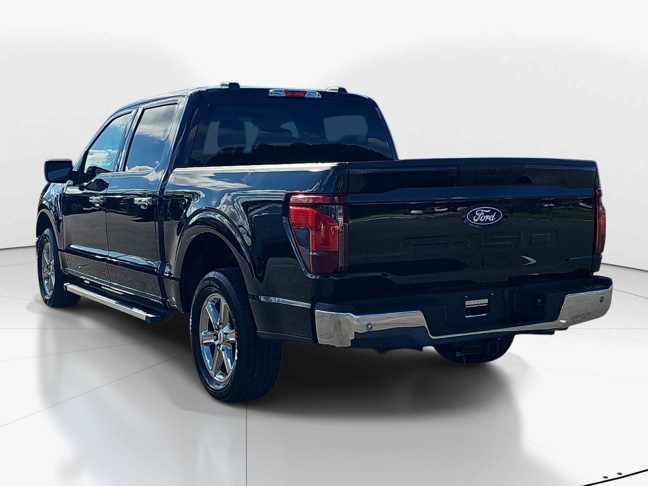Used 2025 Black Metallic Ford XLT image 5