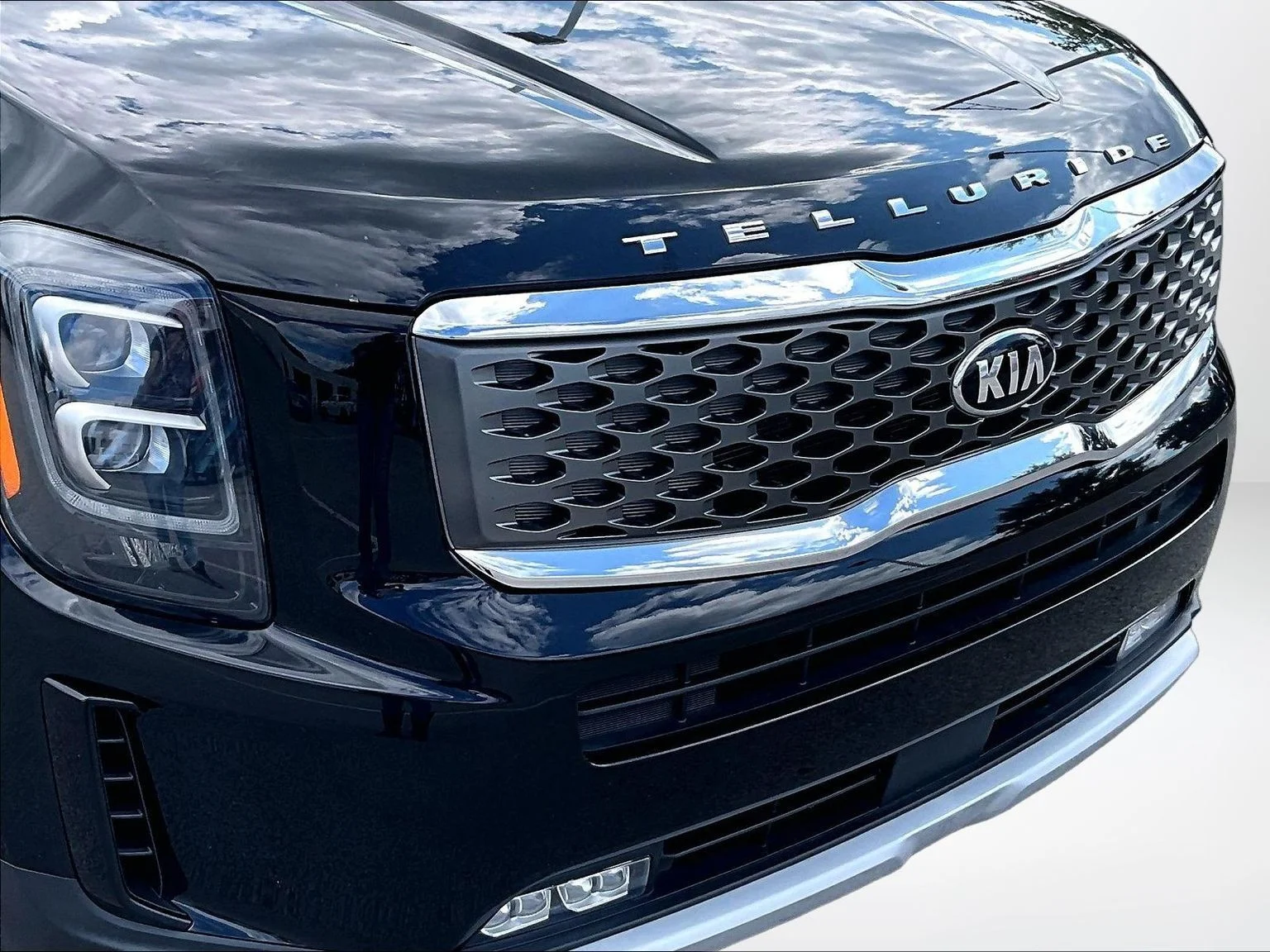 Used 2020 Black Kia EX image 29