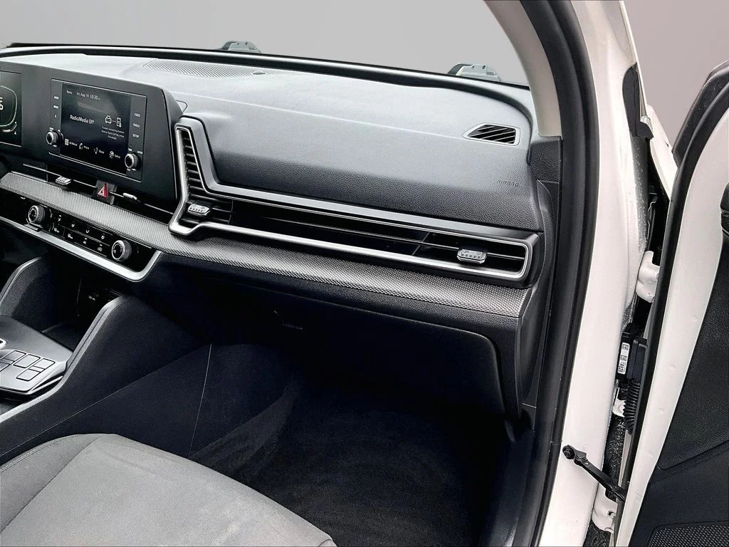 Used 2024 White Kia LX image 18