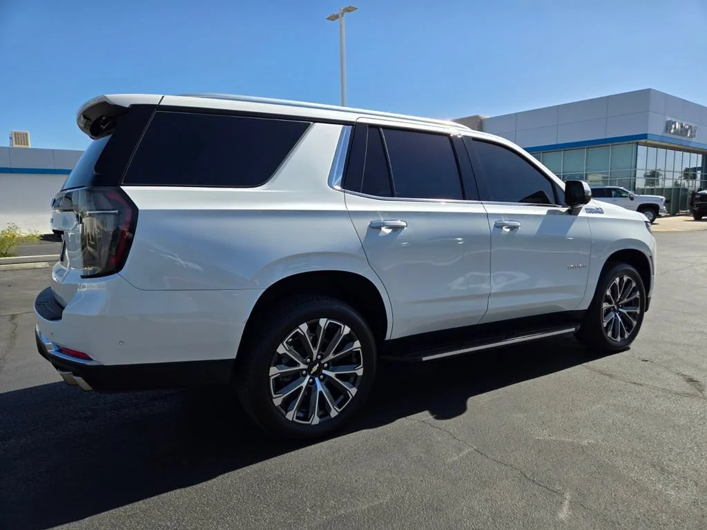 Used 2025 Iridescent Pearl Tricoat Chevrolet High Country image 13