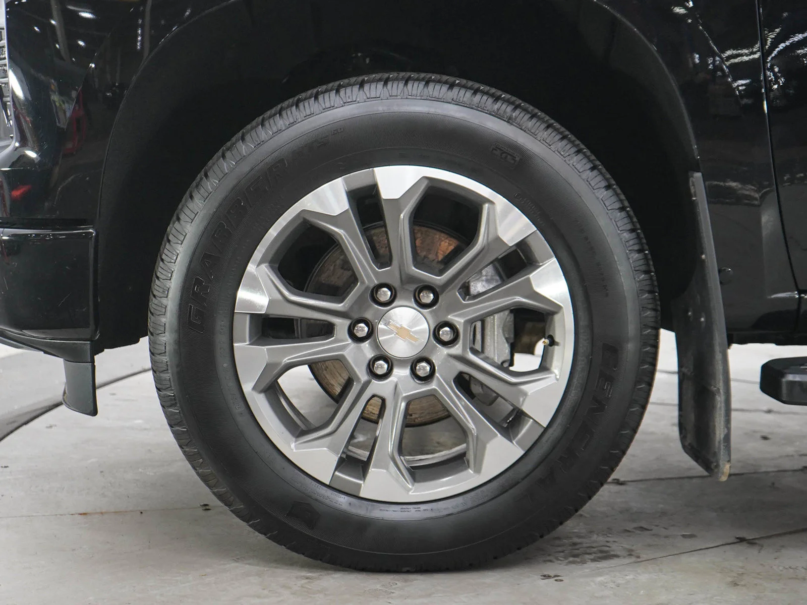 Used 2025 Black Chevrolet High Country image 28
