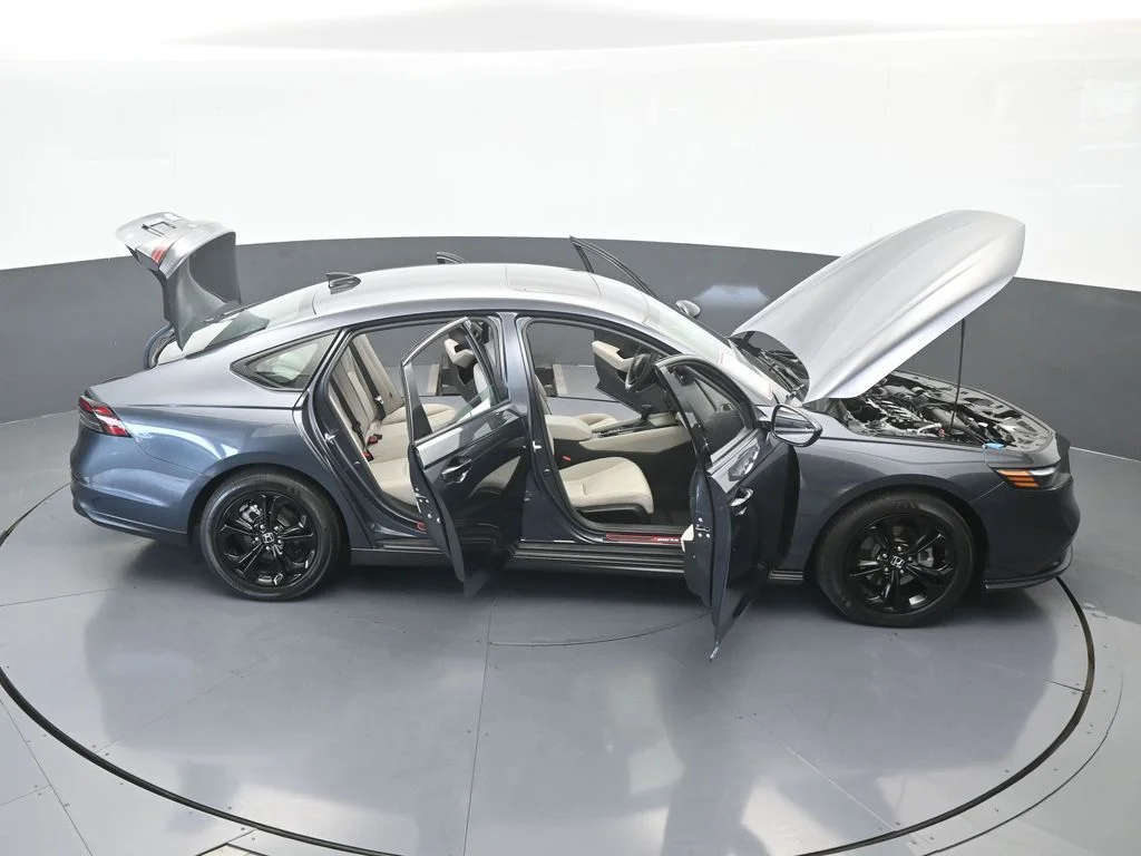 Used 2025 Gray Honda SE image 68