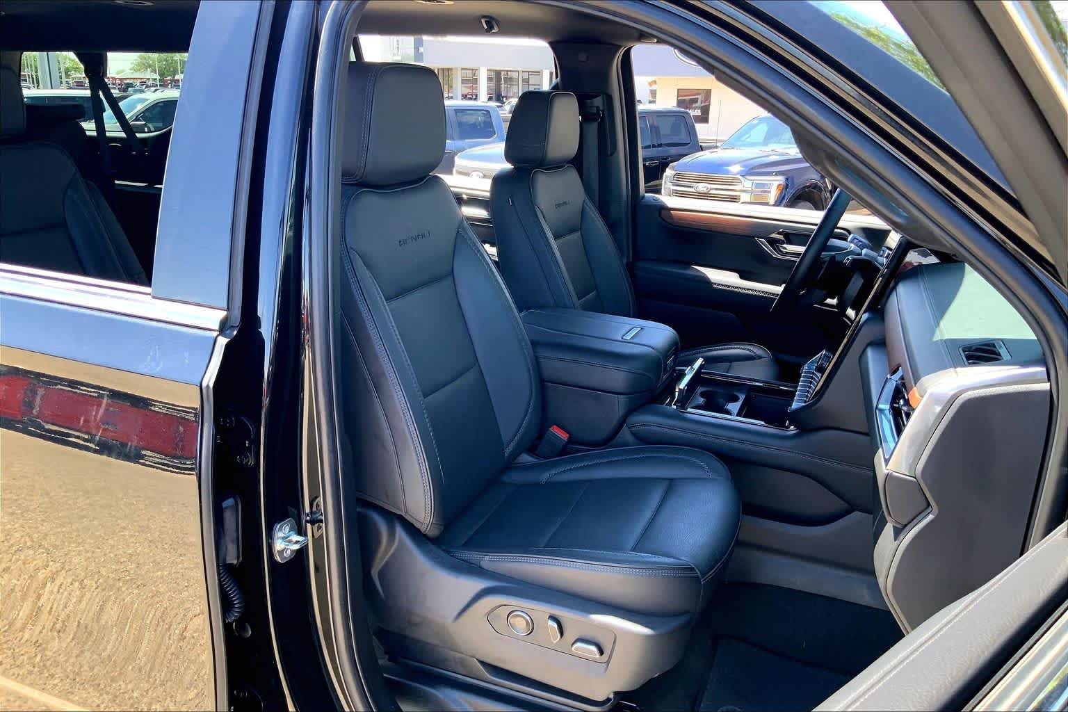 Used 2025 Onyx Black GMC Denali image 9