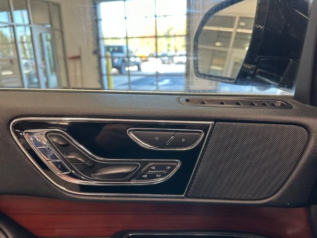 Used 2021 Black Lincoln Reserve image 26
