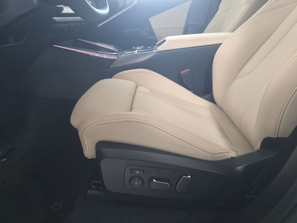 New 2026 Mineral White Metallic BMW 30 xDrive image 14