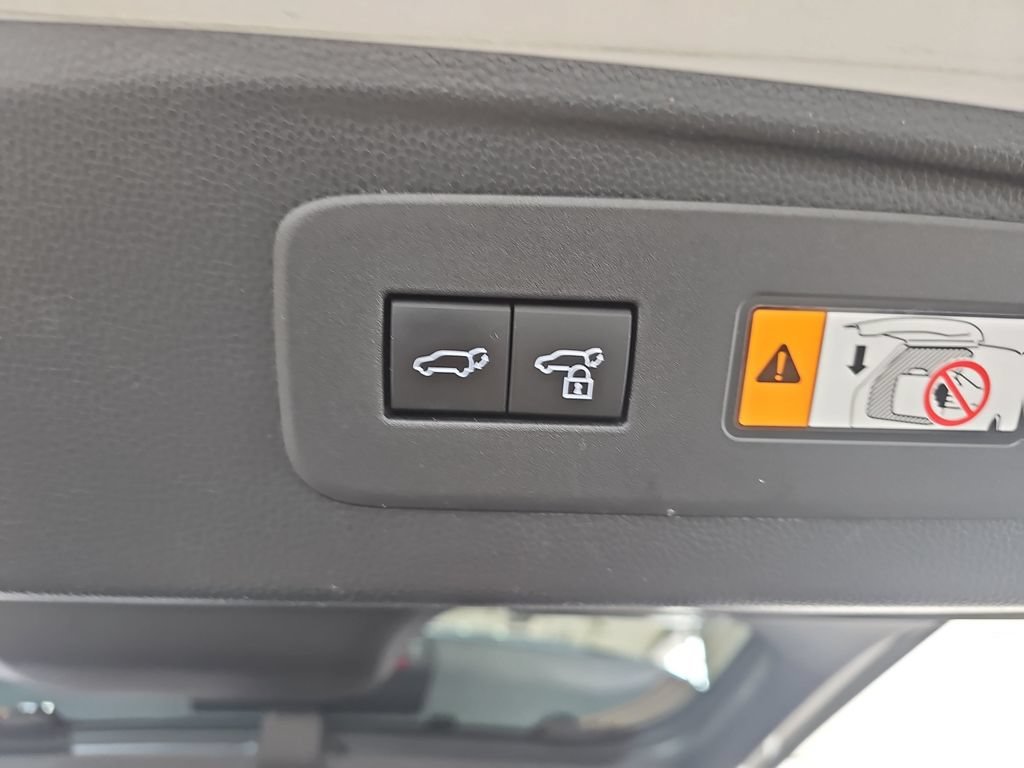 Used 2025 White Toyota 1958 image 17