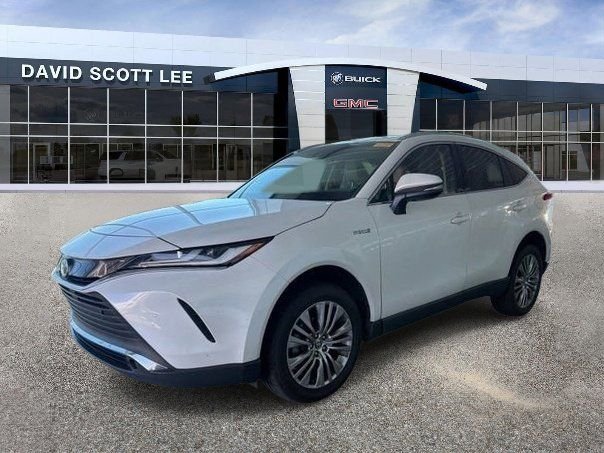 Used 2021 White Toyota XLE image 3