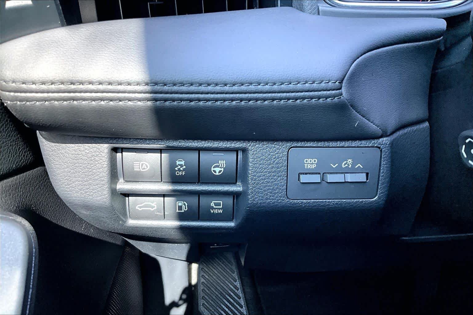 Used 2021 Wind Chill Pearl Toyota Hybrid Limited image 34