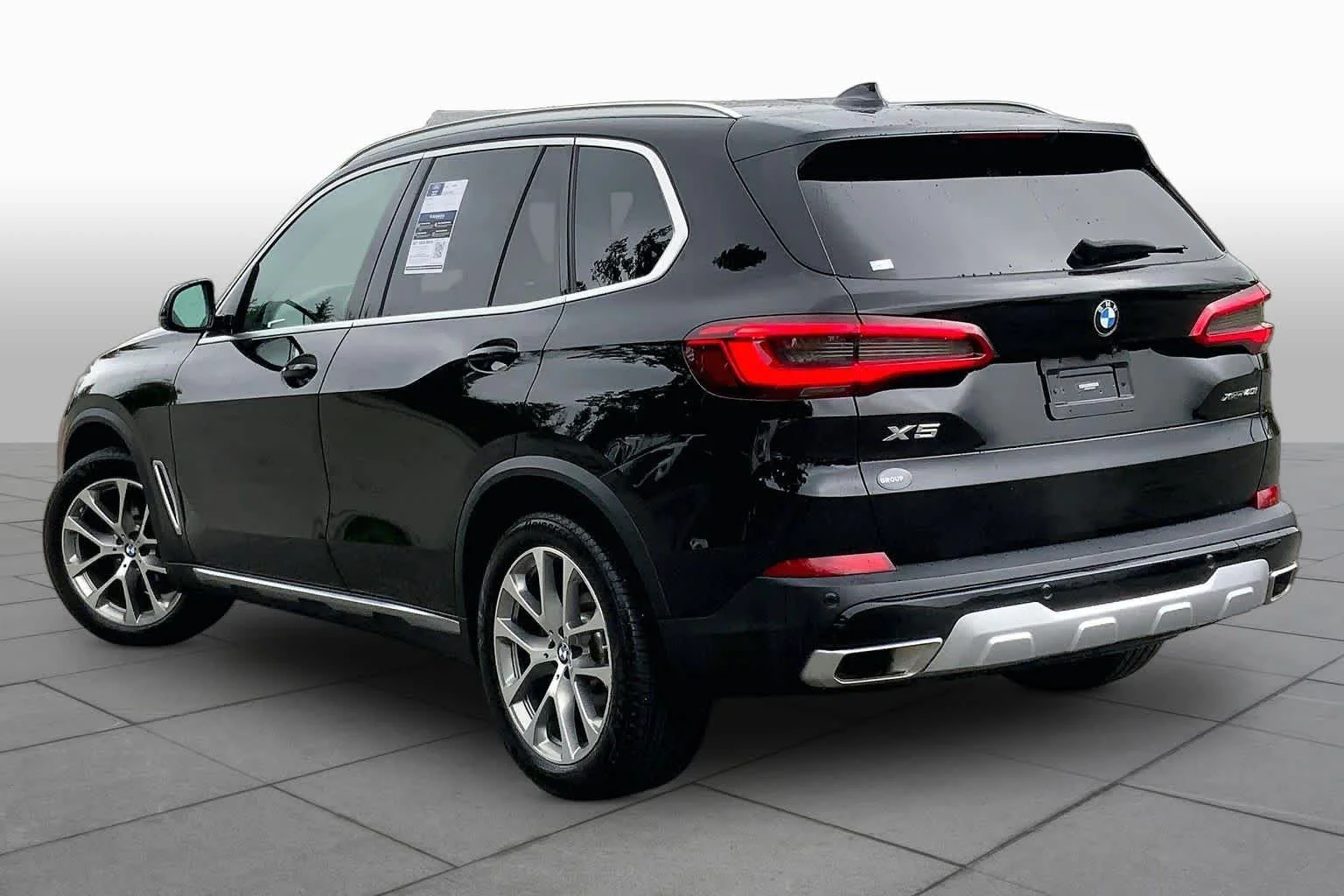 Certified Used 2019 Jet Black BMW xDrive40i image 24
