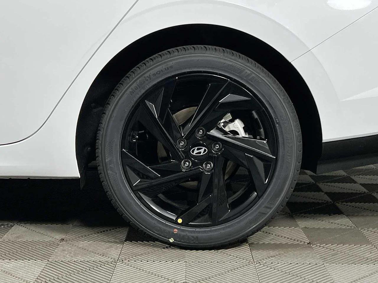2026 Hyundai Elantra — photo 19