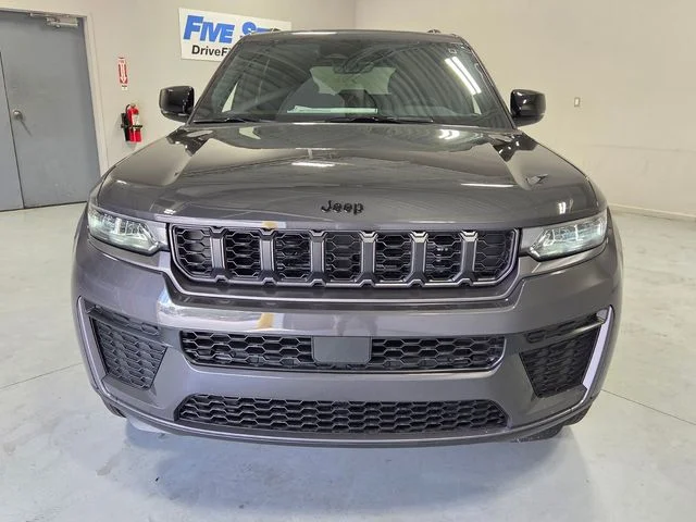 New 2026 Baltic Gray Metallic Clear-Coat Exterior Paint Jeep Altitude image 2