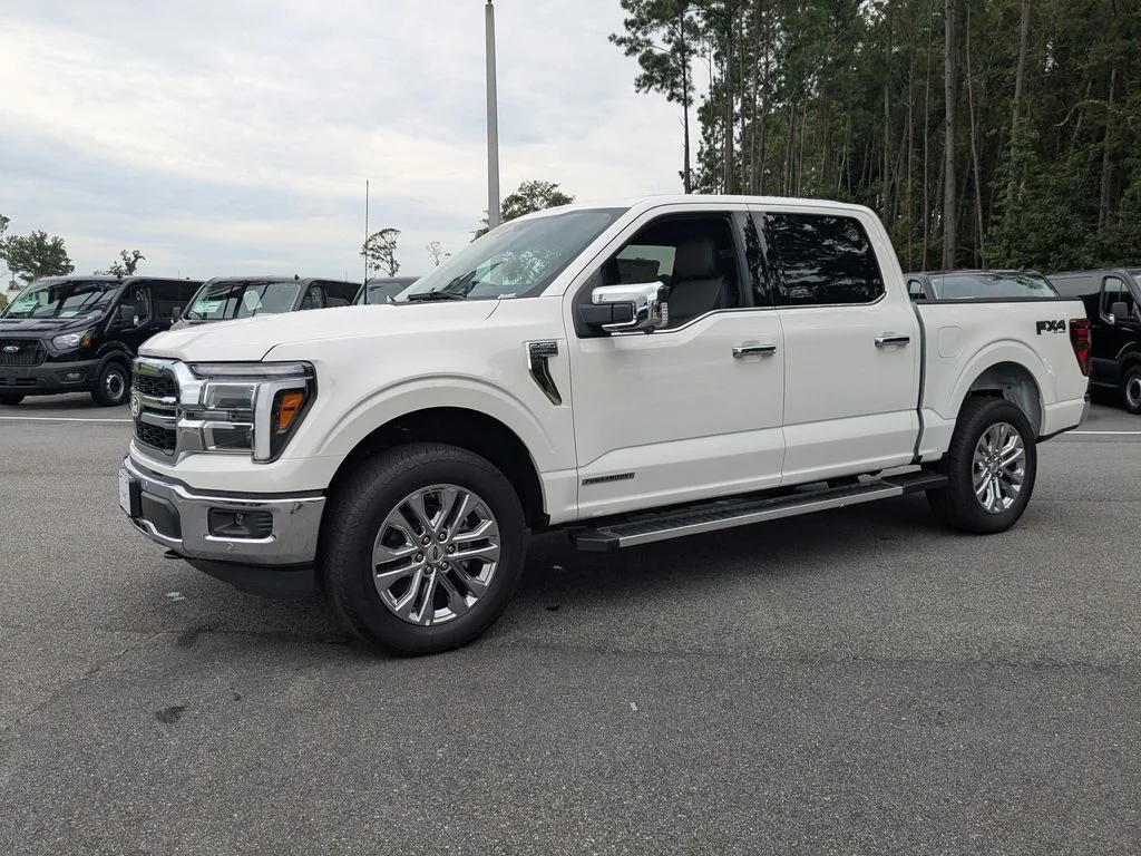New 2025 Star White Metallic Tri-Coat Ford Lariat image 8