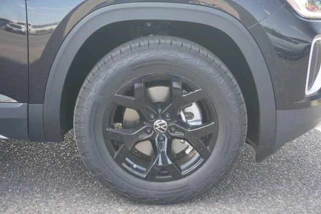 New 2026 Deep Black Pearl Volkswagen 2.0T Peak Edition image 5