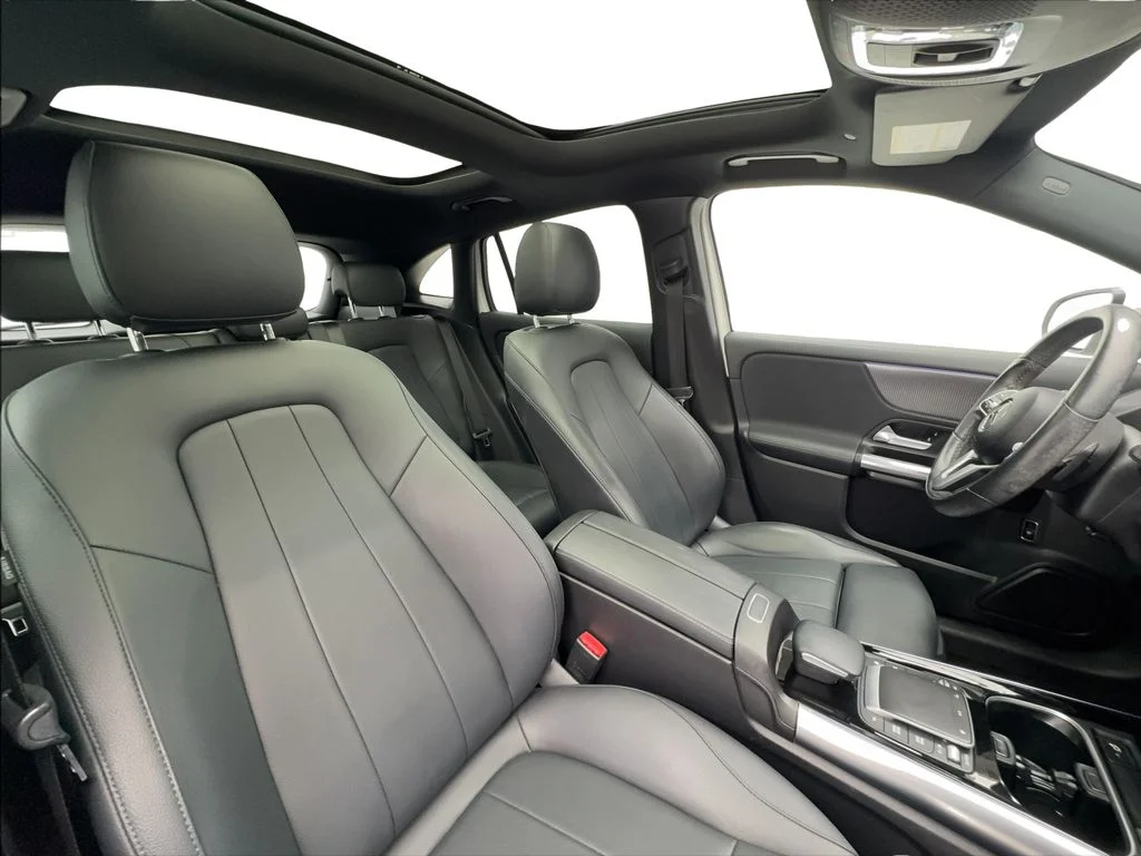 Used 2022 White Mercedes-Benz GLA 250 image 28