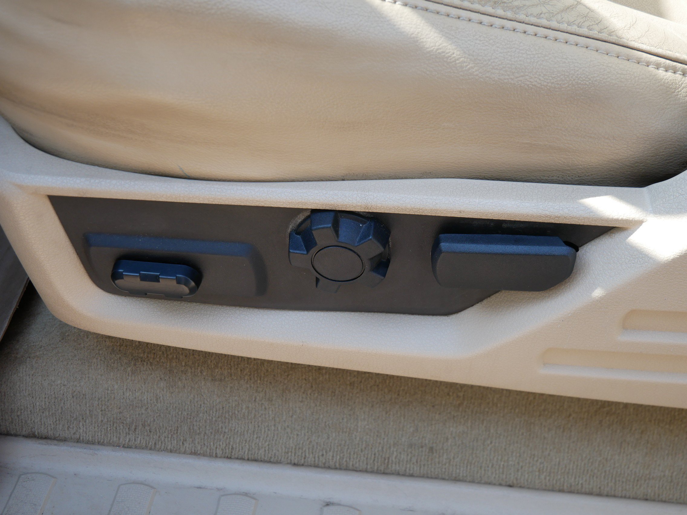Used 2008 Black Ford Lariat image 20