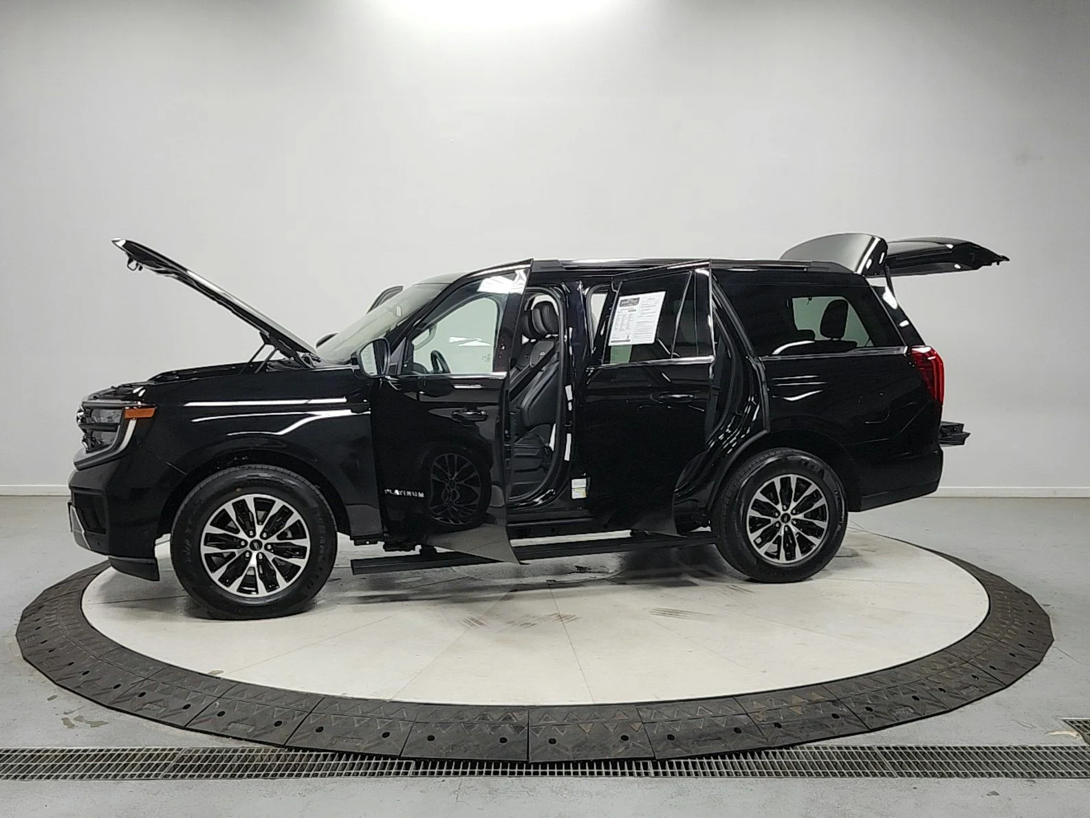 Used 2025 Agate Black Metallic Ford Platinum image 12