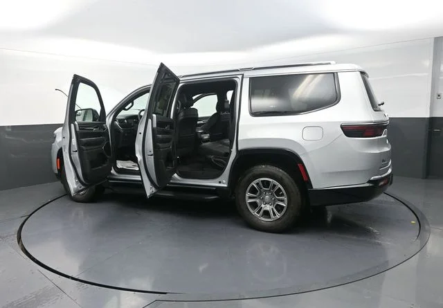Used 2023 Silver Jeep Base image 34