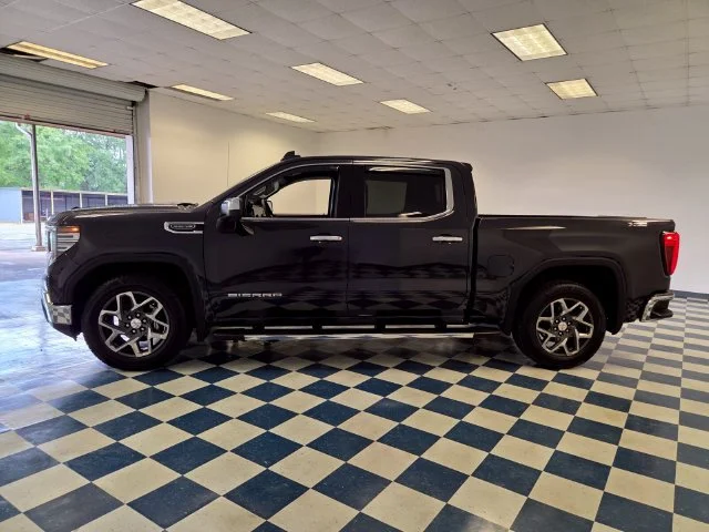 Used 2023 TITANIUM RUSH METALLIC GMC SLT image 4