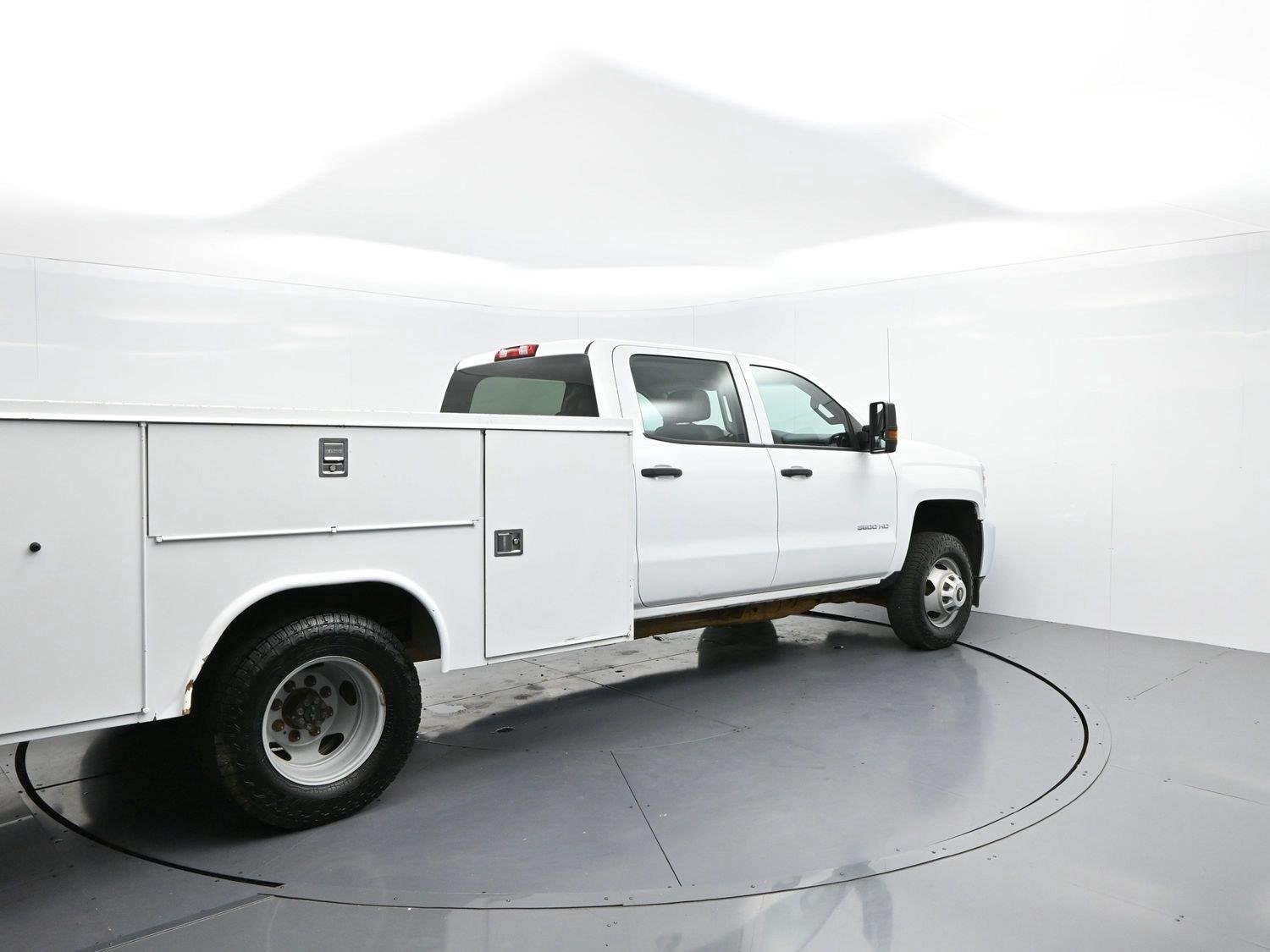 Used 2019 SUMMIT WHITE Chevrolet WT image 7