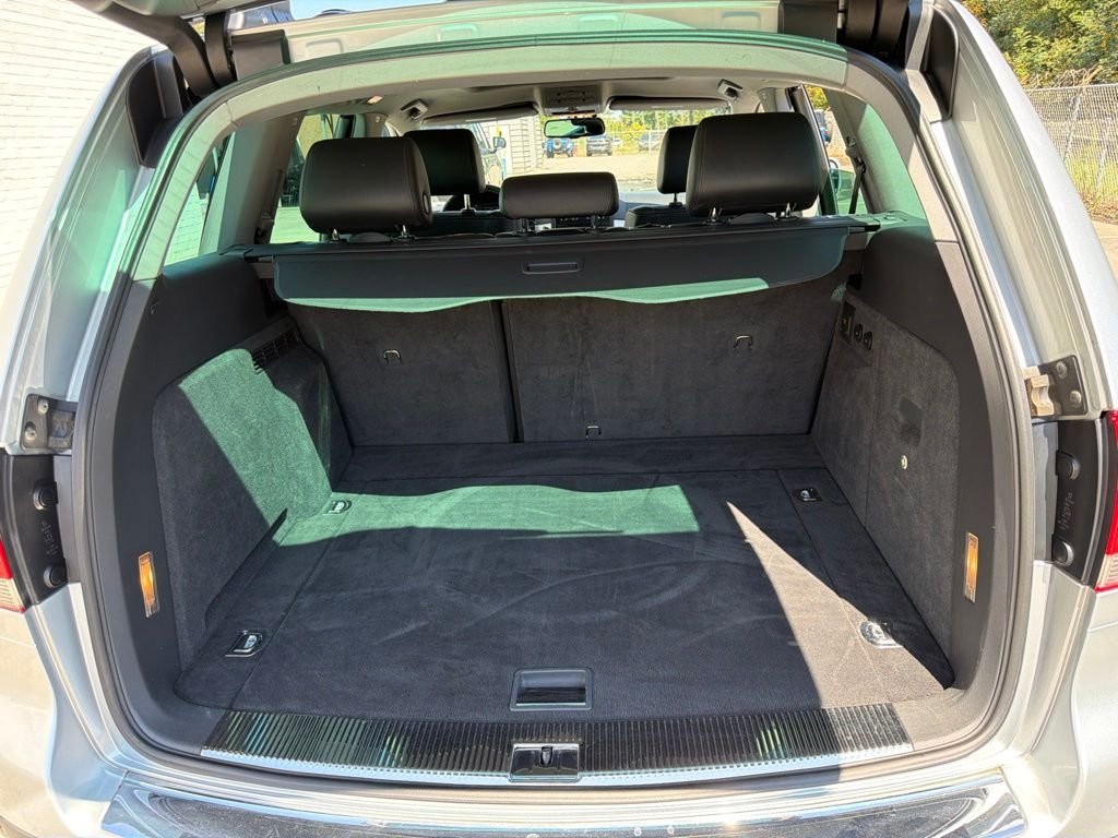Used 2006 Silver Volkswagen V10 TDI image 18