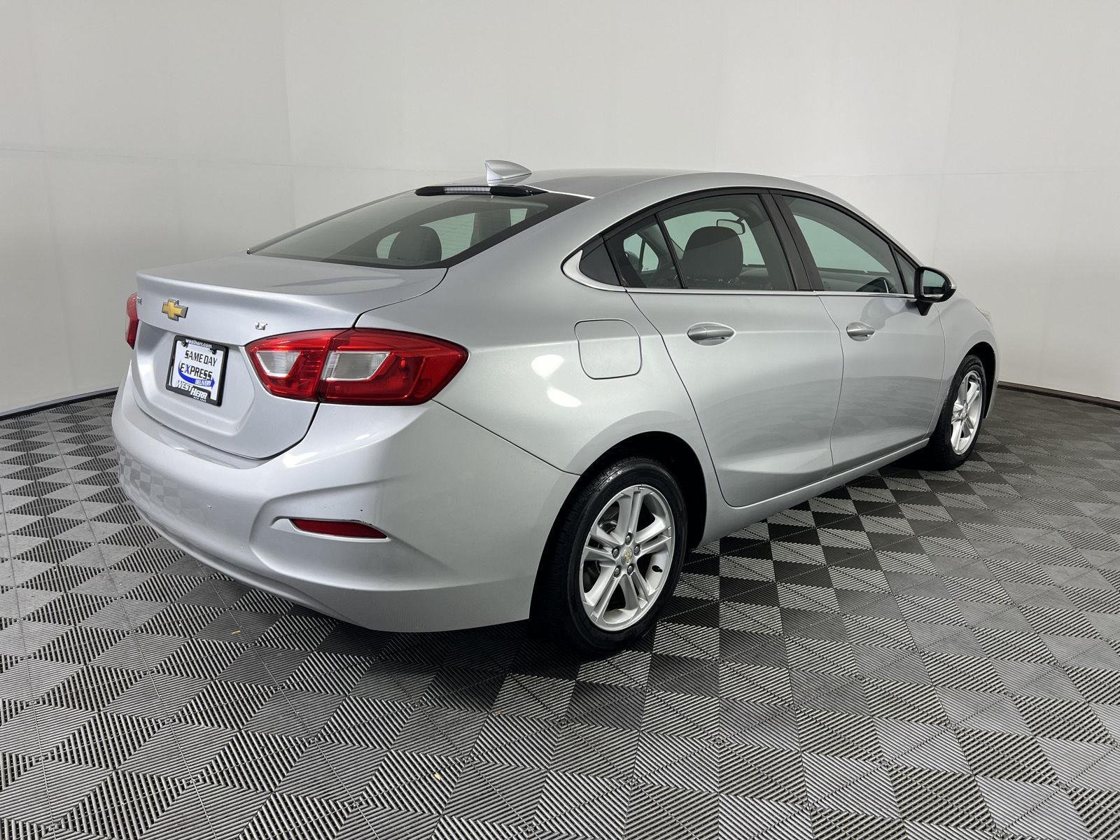 Used 2016 Silver Ice Metallic Chevrolet LT image 21