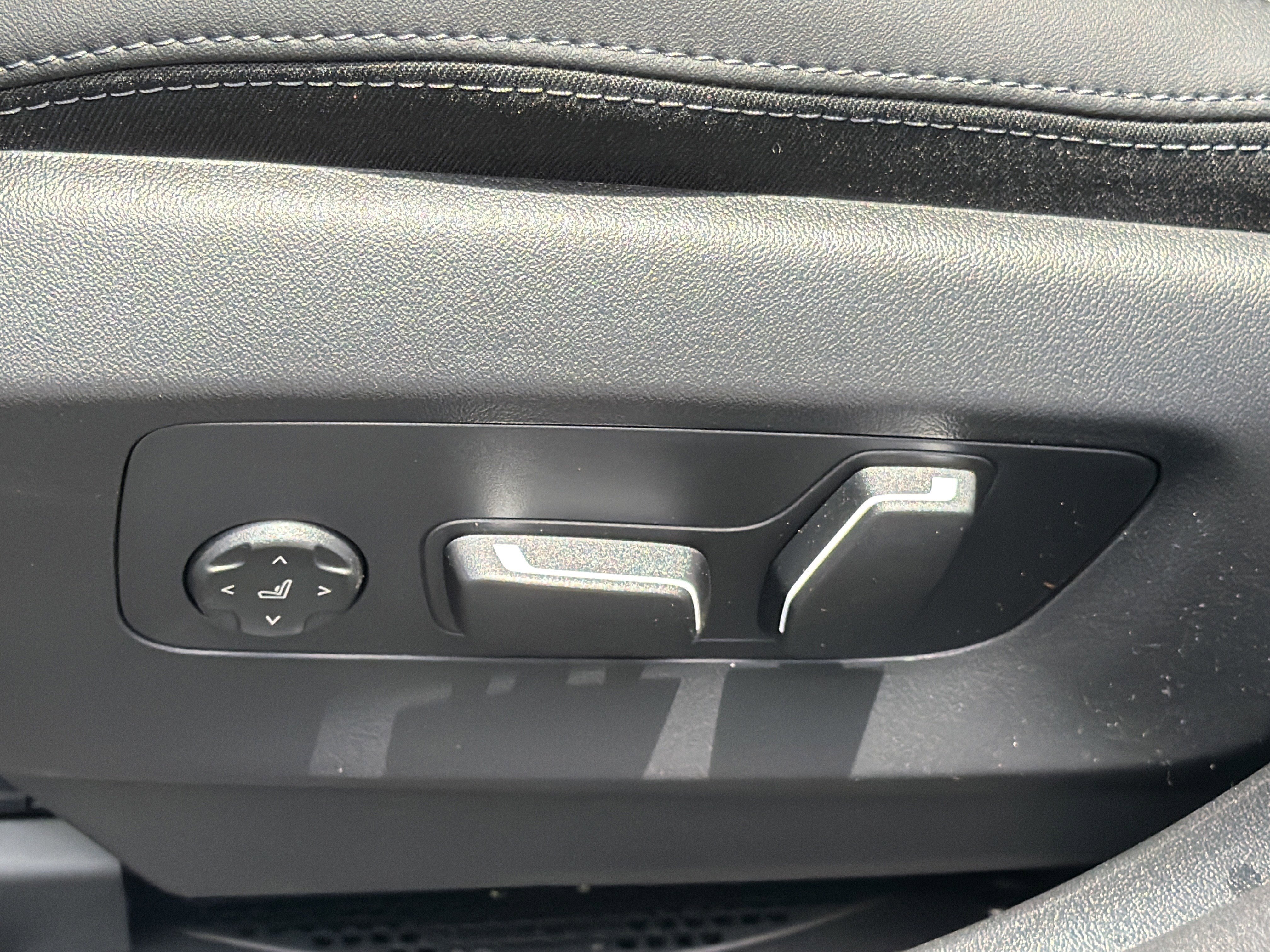 New 2027 Black Sapphire Metallic BMW 530i image 16