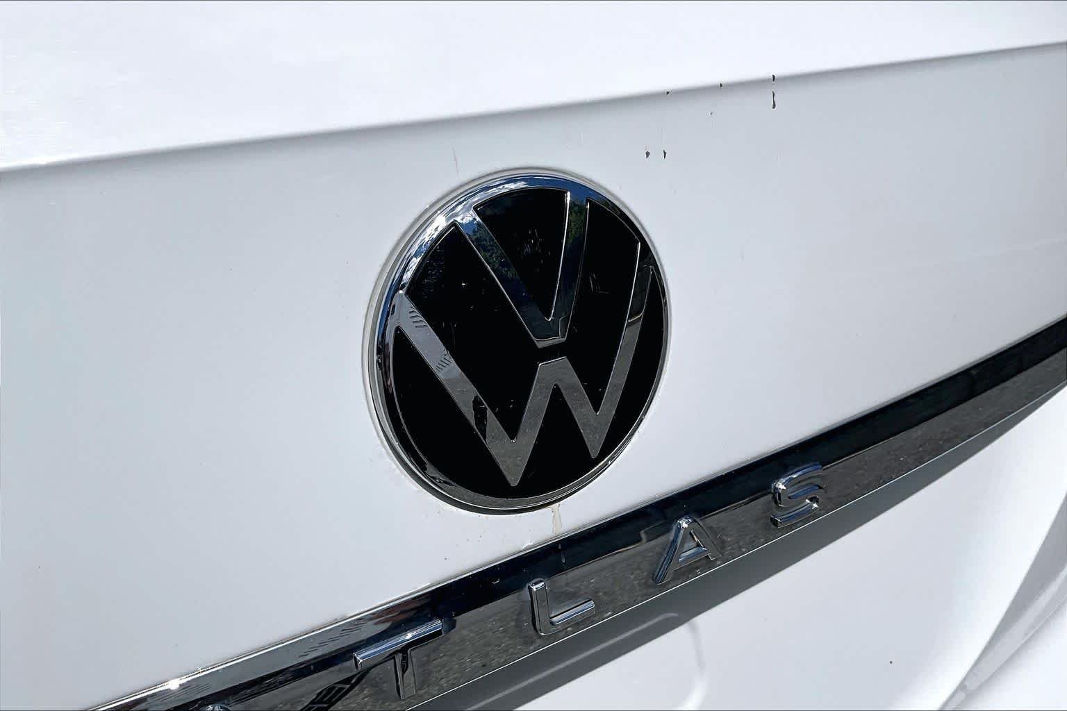 Used 2020 Pure White Volkswagen 3.6L V6 SEL Premium R-Line image 31